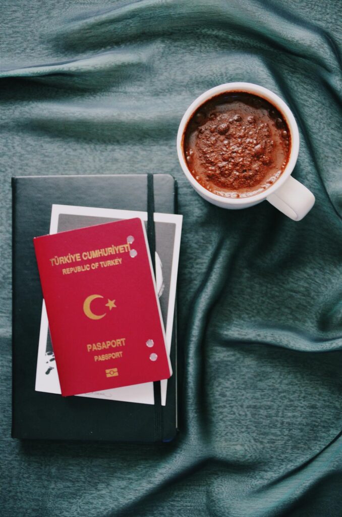 Pasaport fotoğrafı. Müşterimizden Pasaportlarının bilgileri yazan sayfasını istiyoruz.